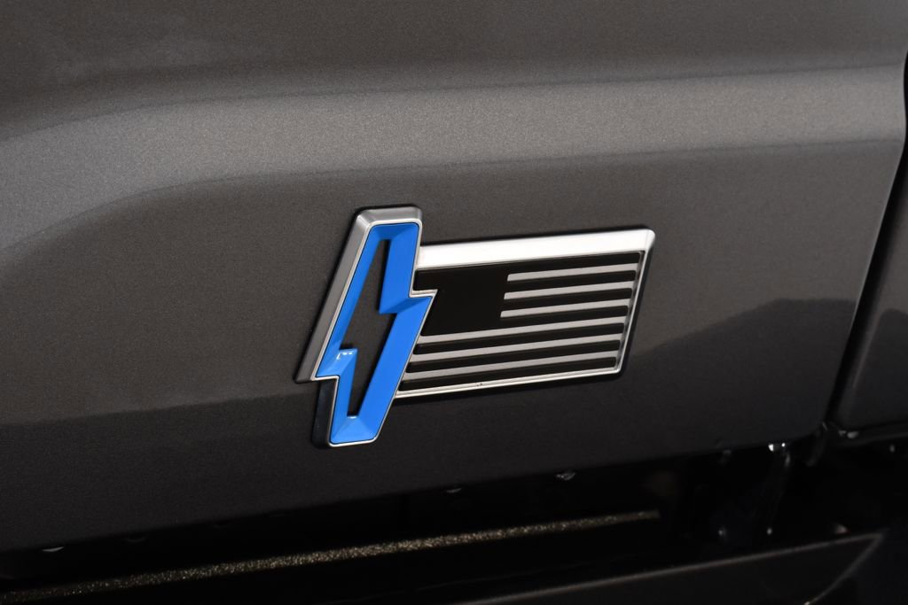 Used 2025 Ford F150 Lightning Platinum AWD/4WD image 23