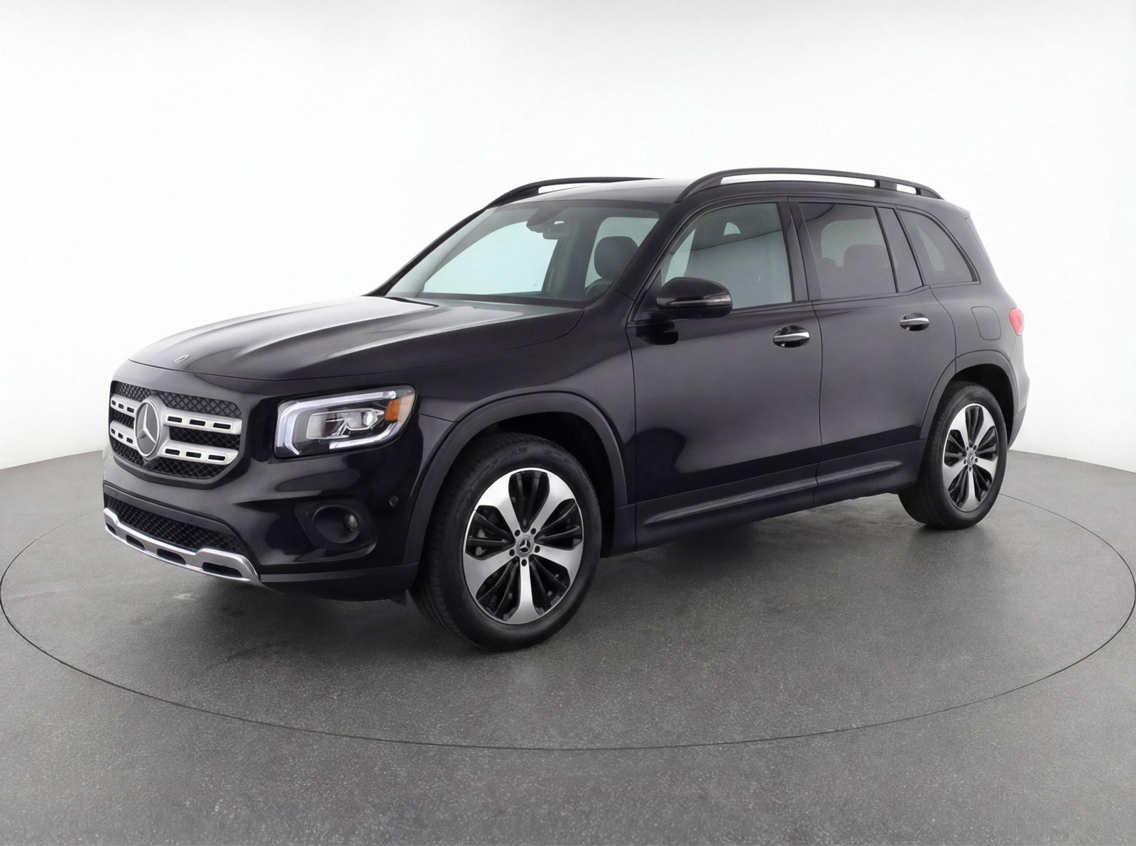 Used 2025 Mercedes-Benz GLB 250 4MATIC image 3
