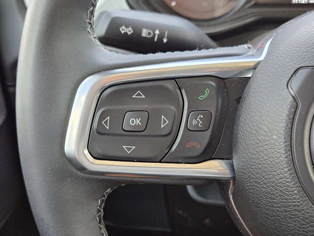 Used 2025 Jeep Wrangler Unlimited Sahara AWD/4WD image 28