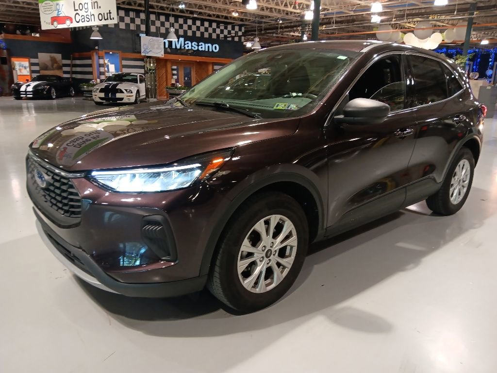 Used 2023 Ford Escape Active AWD/4WD image 1