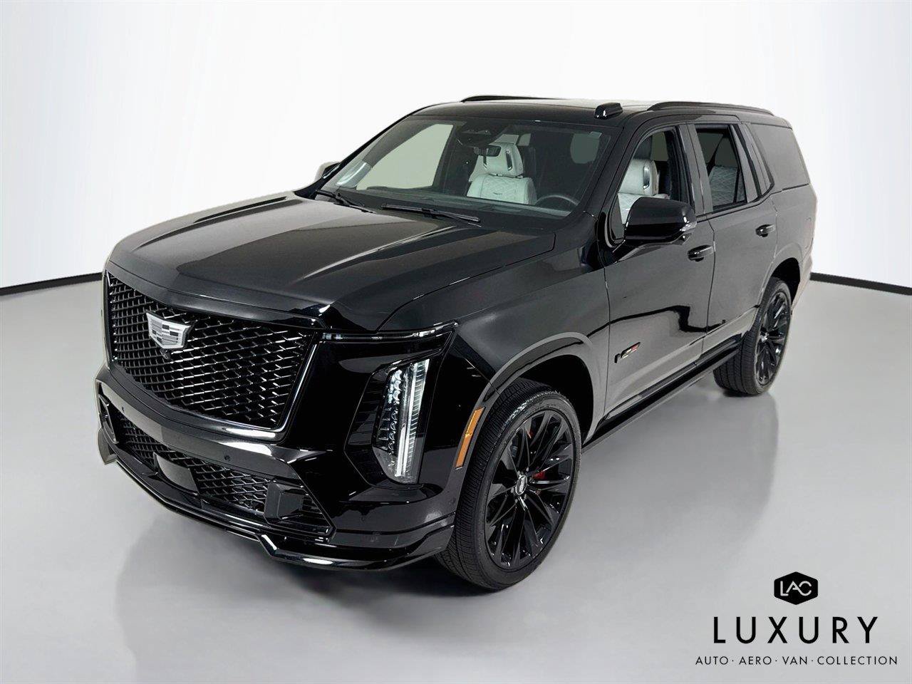 Used 2025 Cadillac Escalade V w/ LPO, ONYX Package AWD/4WD image 4