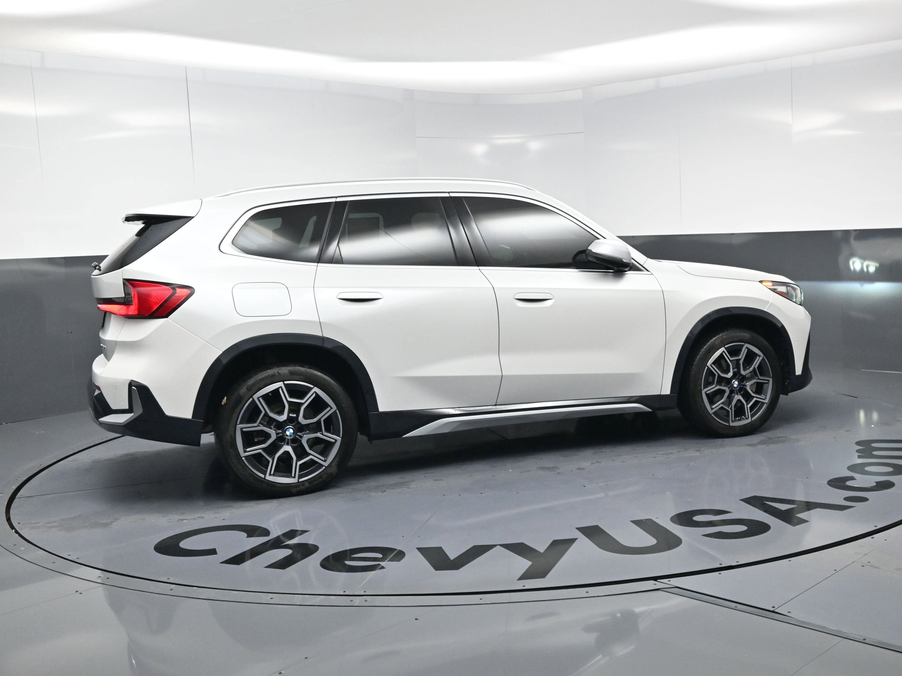 Used 2023 BMW X1 xDrive28i w/ Premium Package image 16