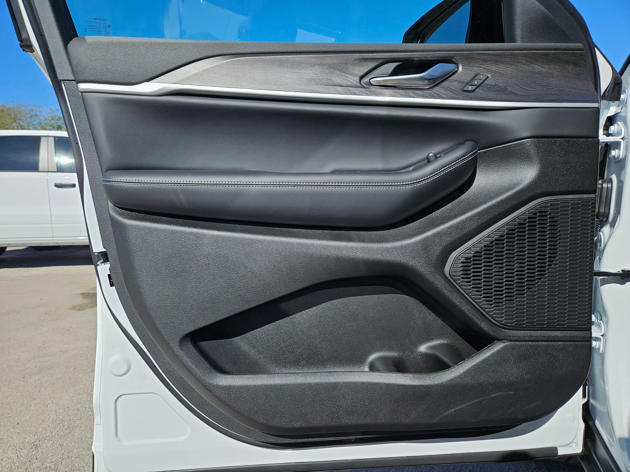 New 2025 Jeep Grand Cherokee L Limited image 11