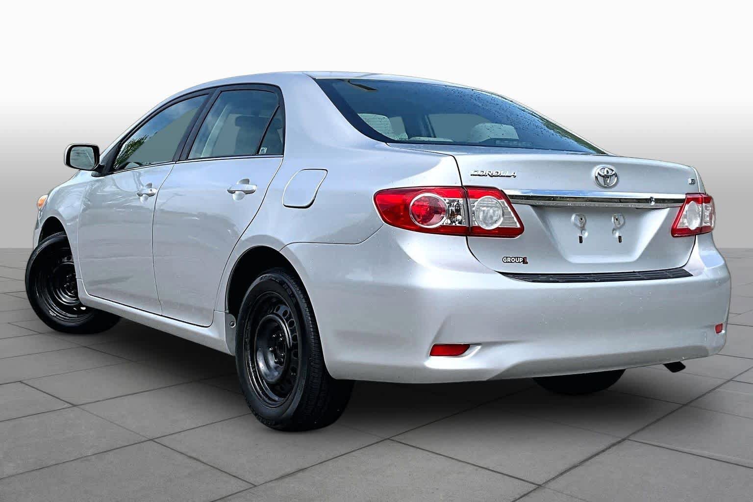 Used 2013 Toyota Corolla LE FWD image 11