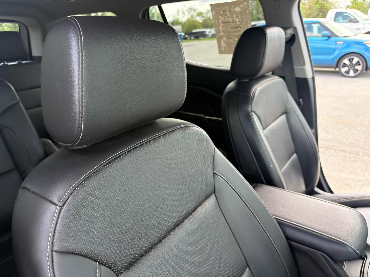 Used 2023 GMC Acadia SLT w/ Technology Package image 43