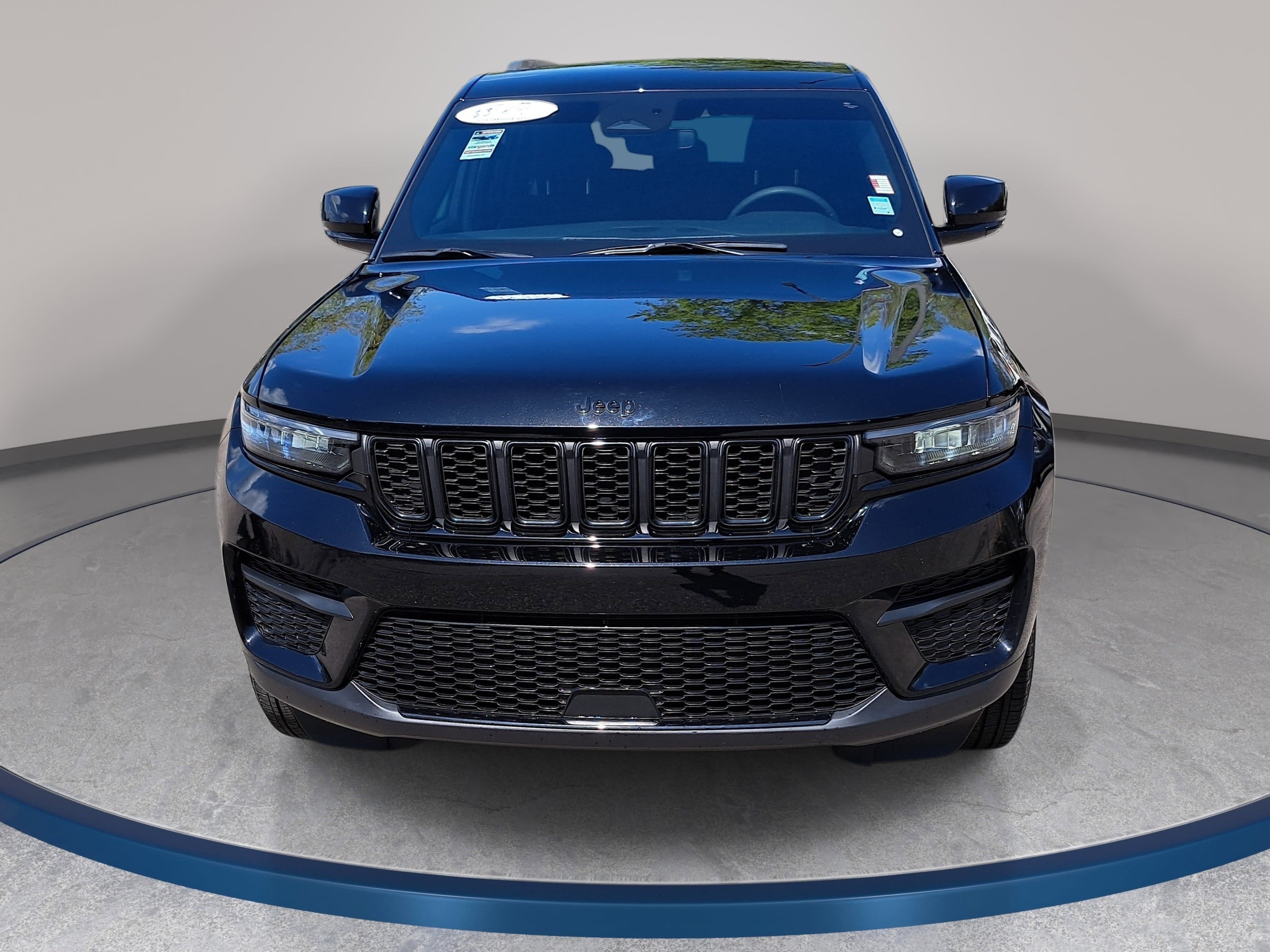 Used 2024 Jeep Grand Cherokee Altitude image 2