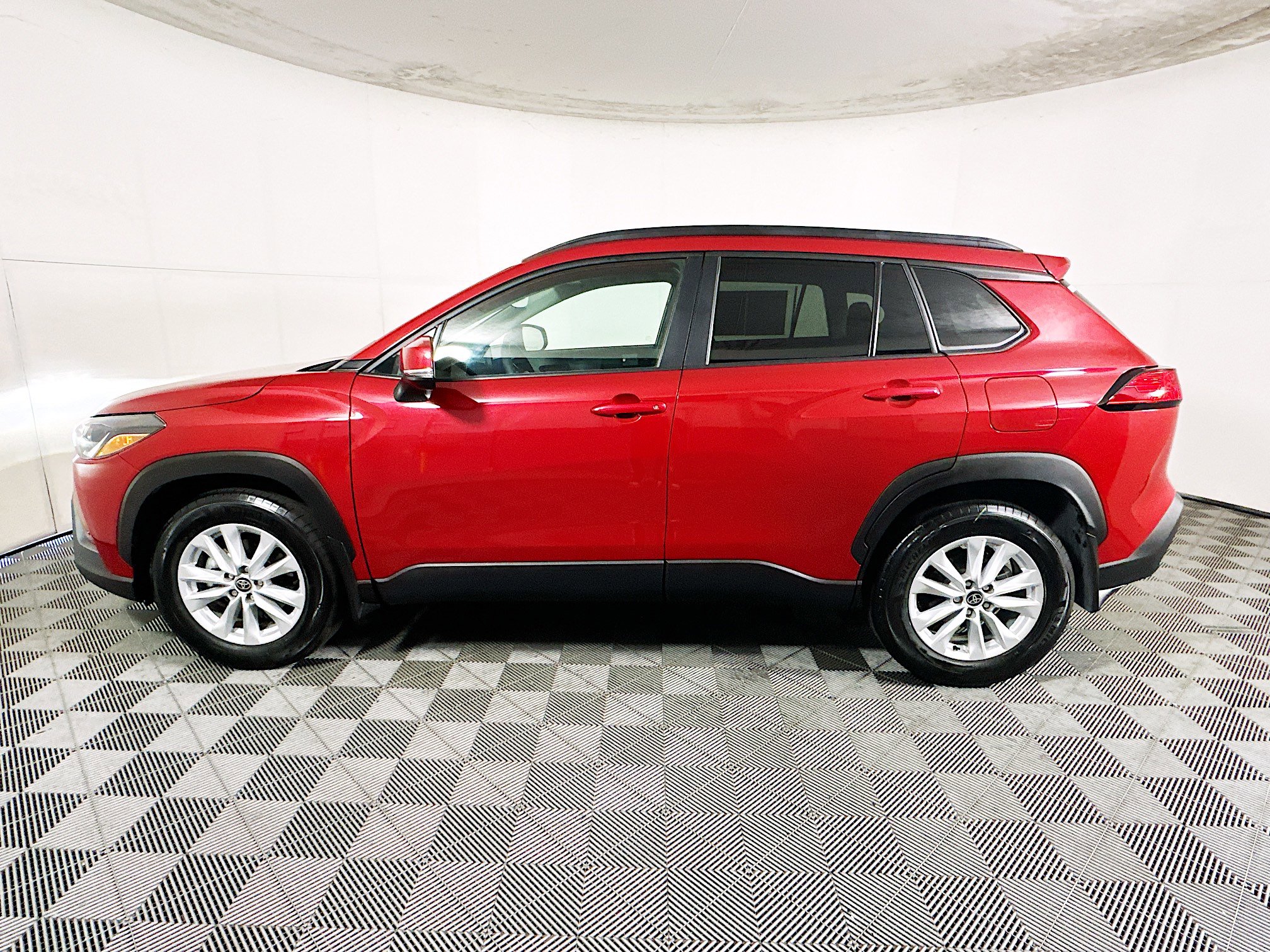 Used 2024 Toyota Corolla Cross LE w/ Moonroof Package image 6