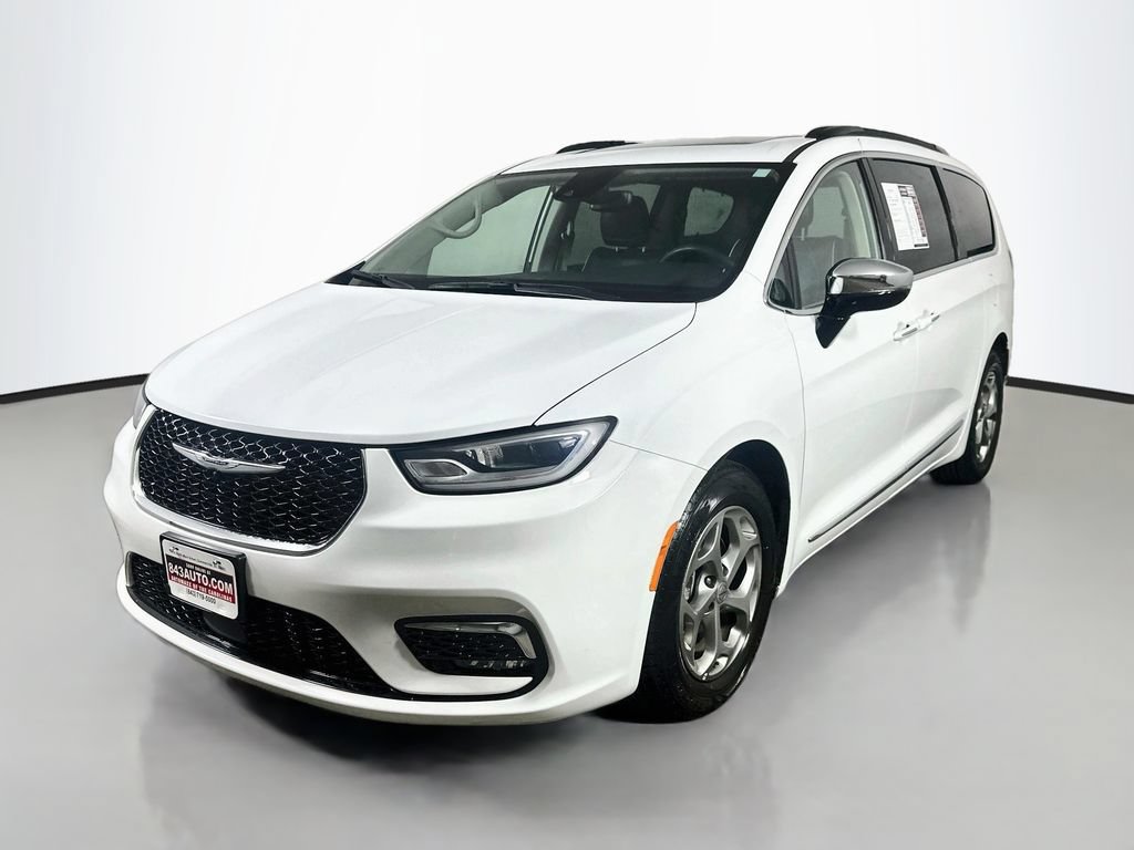Used 2023 Chrysler Pacifica Limited FWD image 3