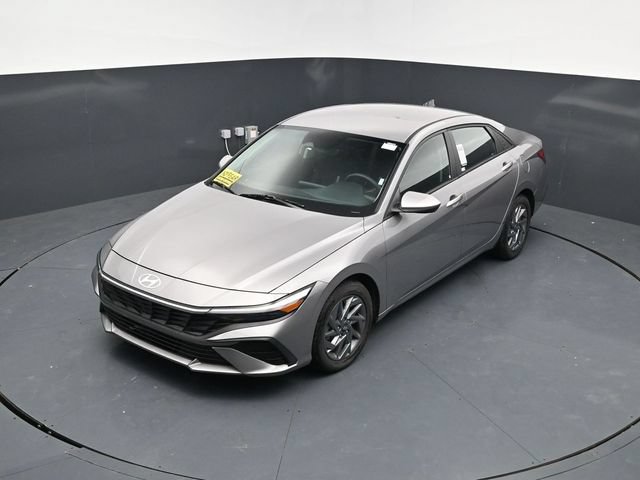 Used 2024 Hyundai Elantra SEL FWD image 47