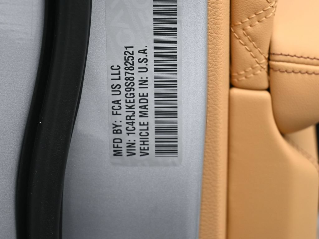 New 2025 Jeep Grand Cherokee L Summit AWD/4WD image 22