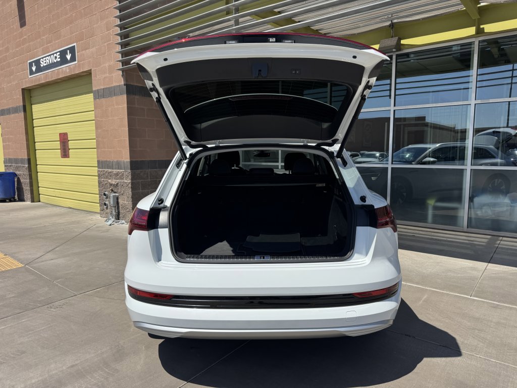 Used 2022 Audi e-tron Premium AWD/4WD image 43