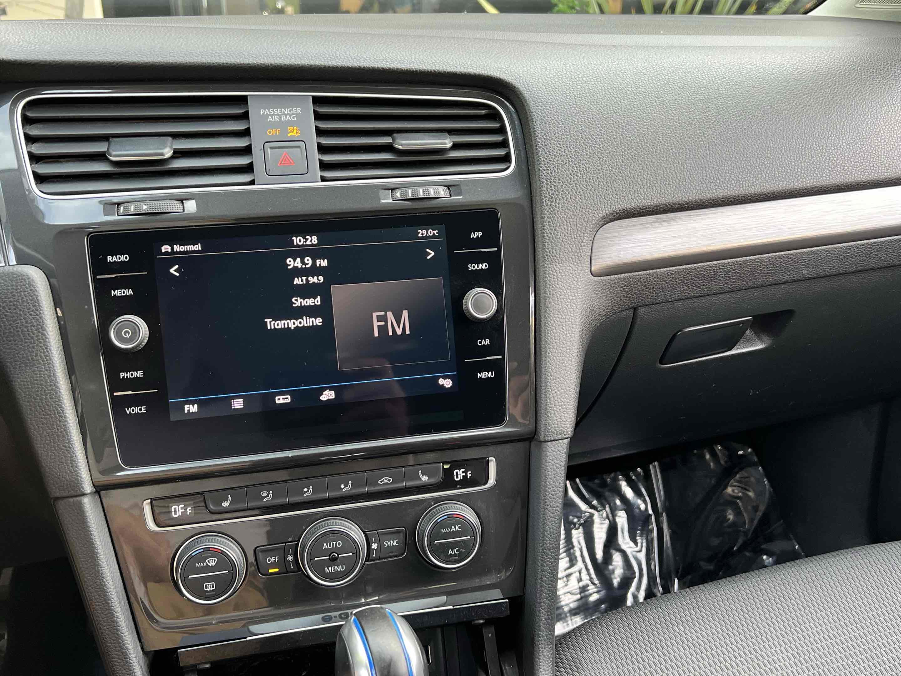 Used 2019 Volkswagen e-Golf SE w/ Driver Assistance Package image 7