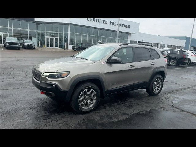Used 2020 Jeep Cherokee Trailhawk image 4