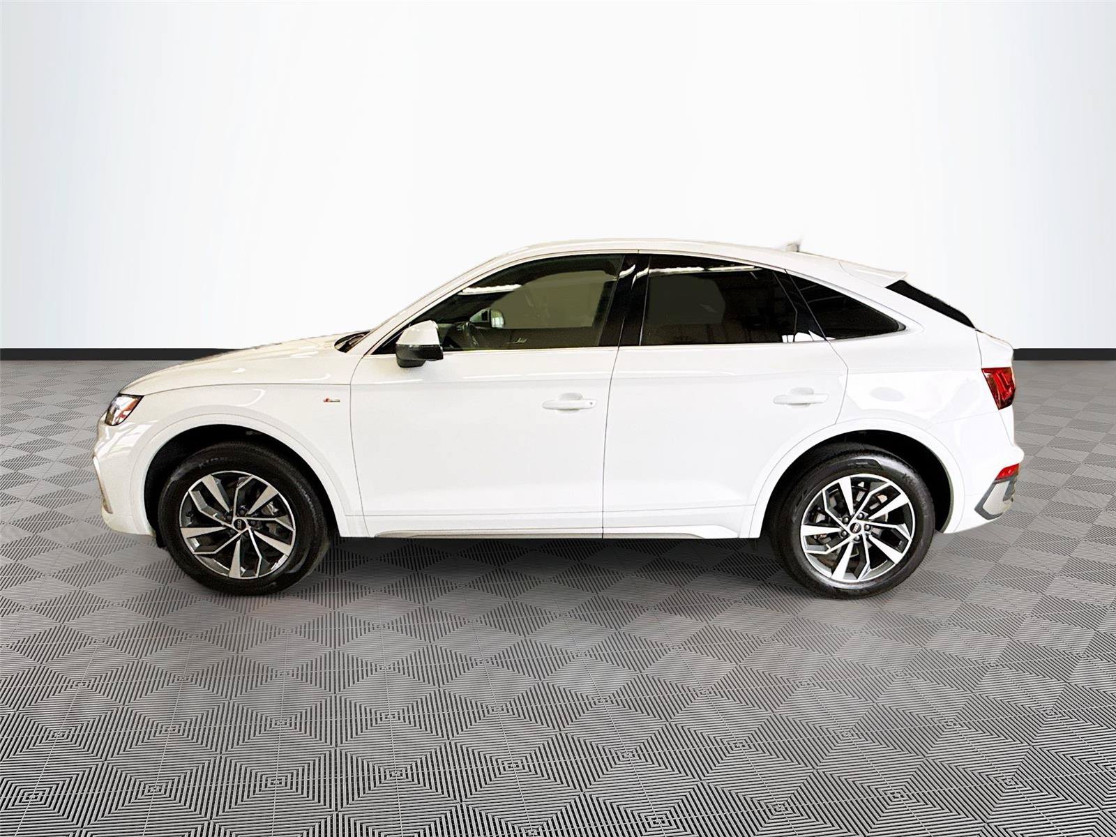 Certified 2023 Audi Q5 2.0T Premium Plus w/ Premium Plus Package AWD/4WD image 3