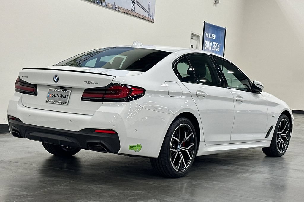 Used 2023 BMW 530e w/ M Sport Package RWD image 4