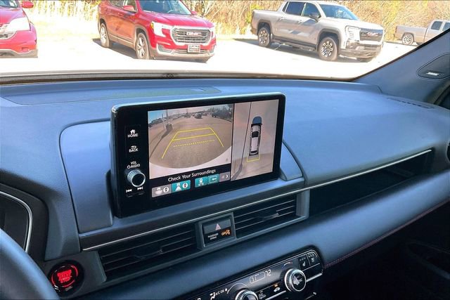 Used 2025 Honda Pilot Black Edition image 11