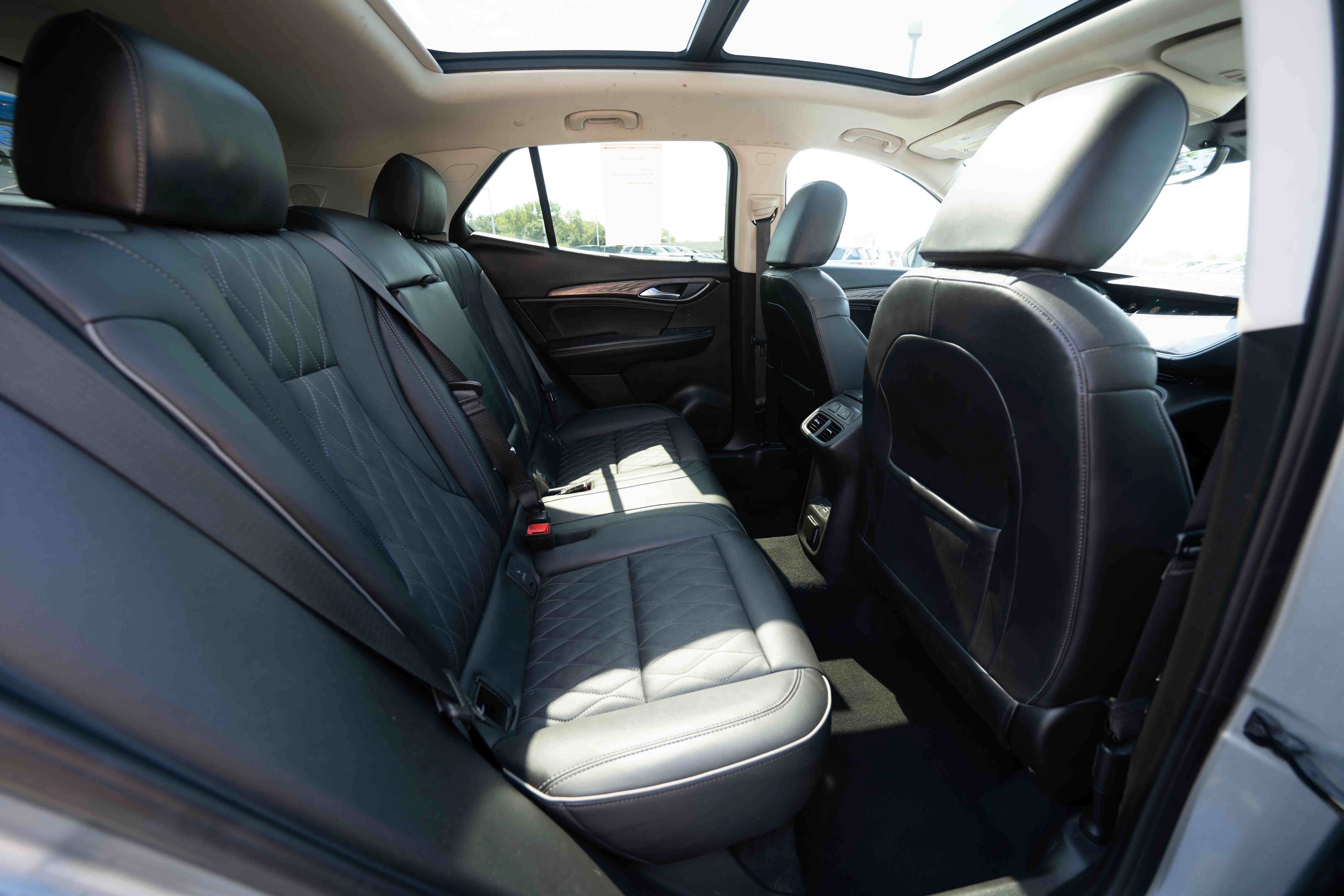 Used 2023 Buick Envision Avenir AWD/4WD image 25