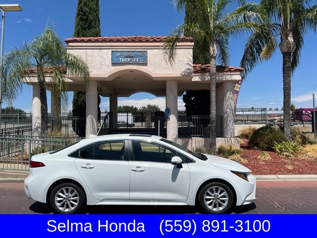 Used 2022 Toyota Corolla XLE FWD image 2