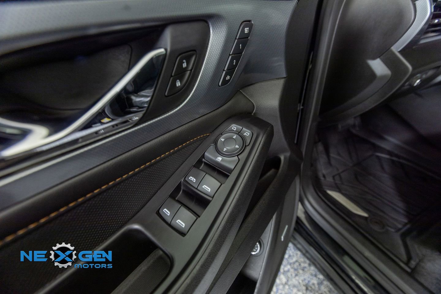 Used 2020 Chevrolet Traverse Premier w/ Redline Edition image 12