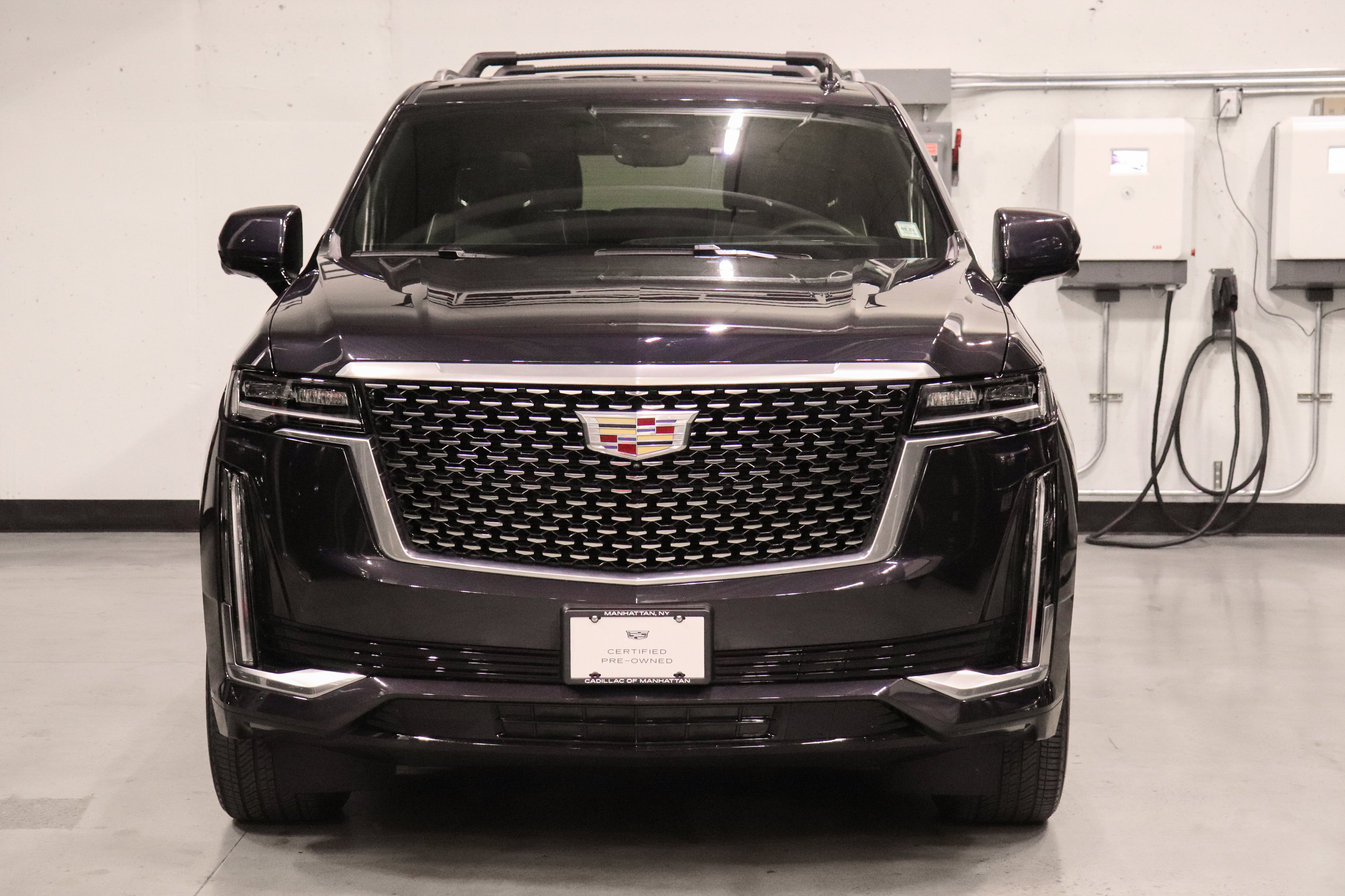 Used 2023 Cadillac Escalade ESV Premium Luxury AWD/4WD image 8