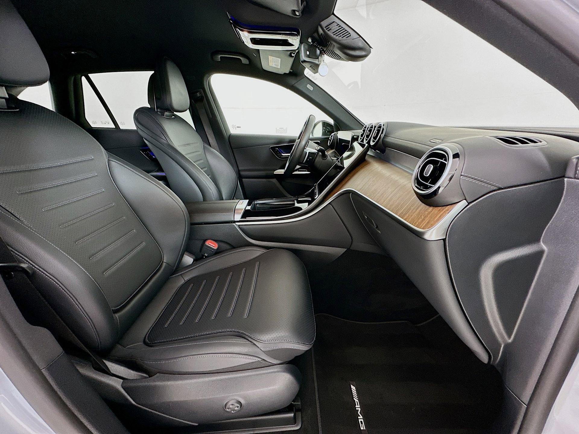 Certified 2025 Mercedes-Benz GLC 300 4MATIC image 29