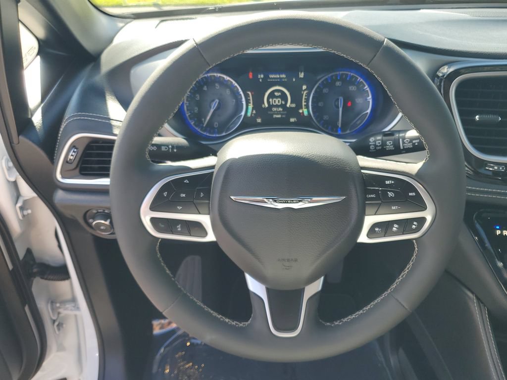 Used 2026 Chrysler Pacifica Limited FWD image 12