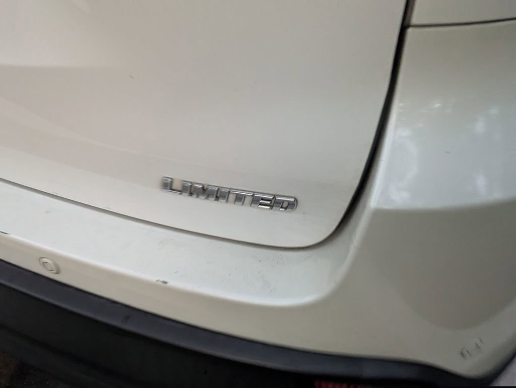 Used 2015 Toyota Highlander Limited FWD image 8