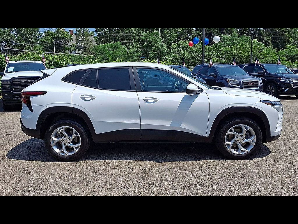 Certified 2024 Chevrolet Trax LS w/ LS Convenience Package FWD image 9