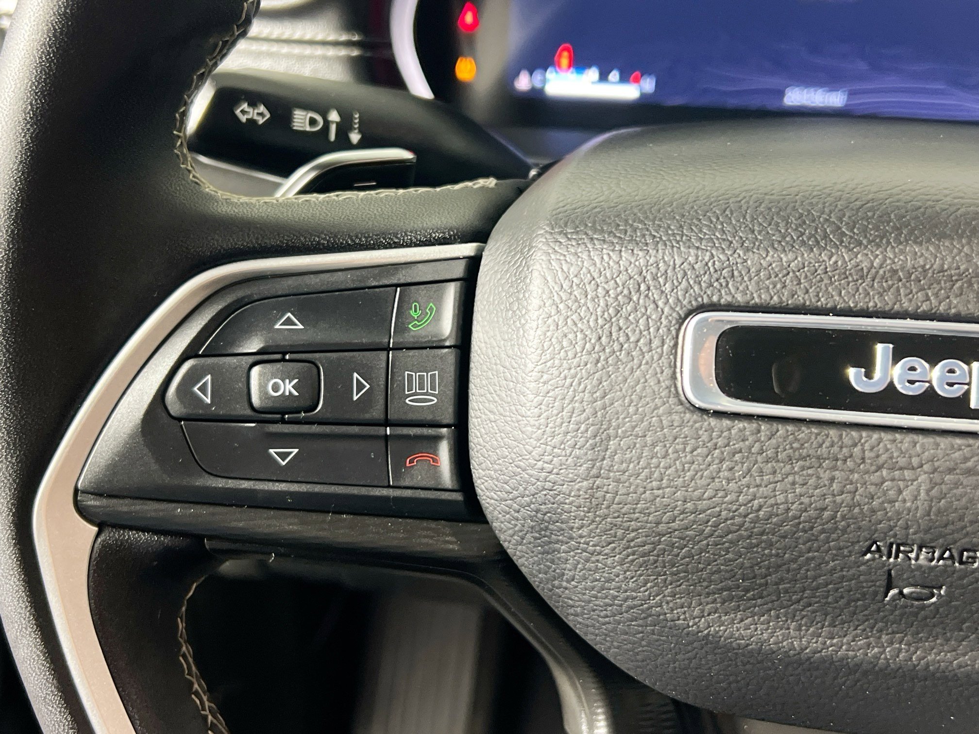 Used 2024 Jeep Grand Cherokee Laredo w/ Trailer Tow Package image 18