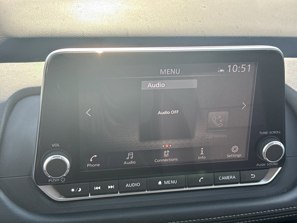 Used 2025 Nissan Rogue SV image 17