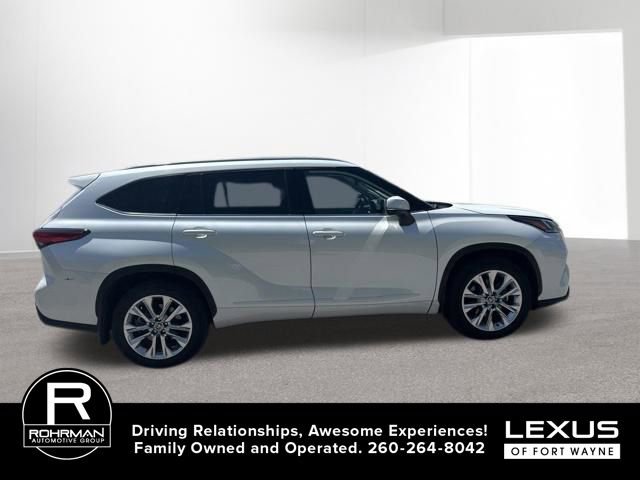 Used 2022 Toyota Highlander Limited AWD/4WD image 7