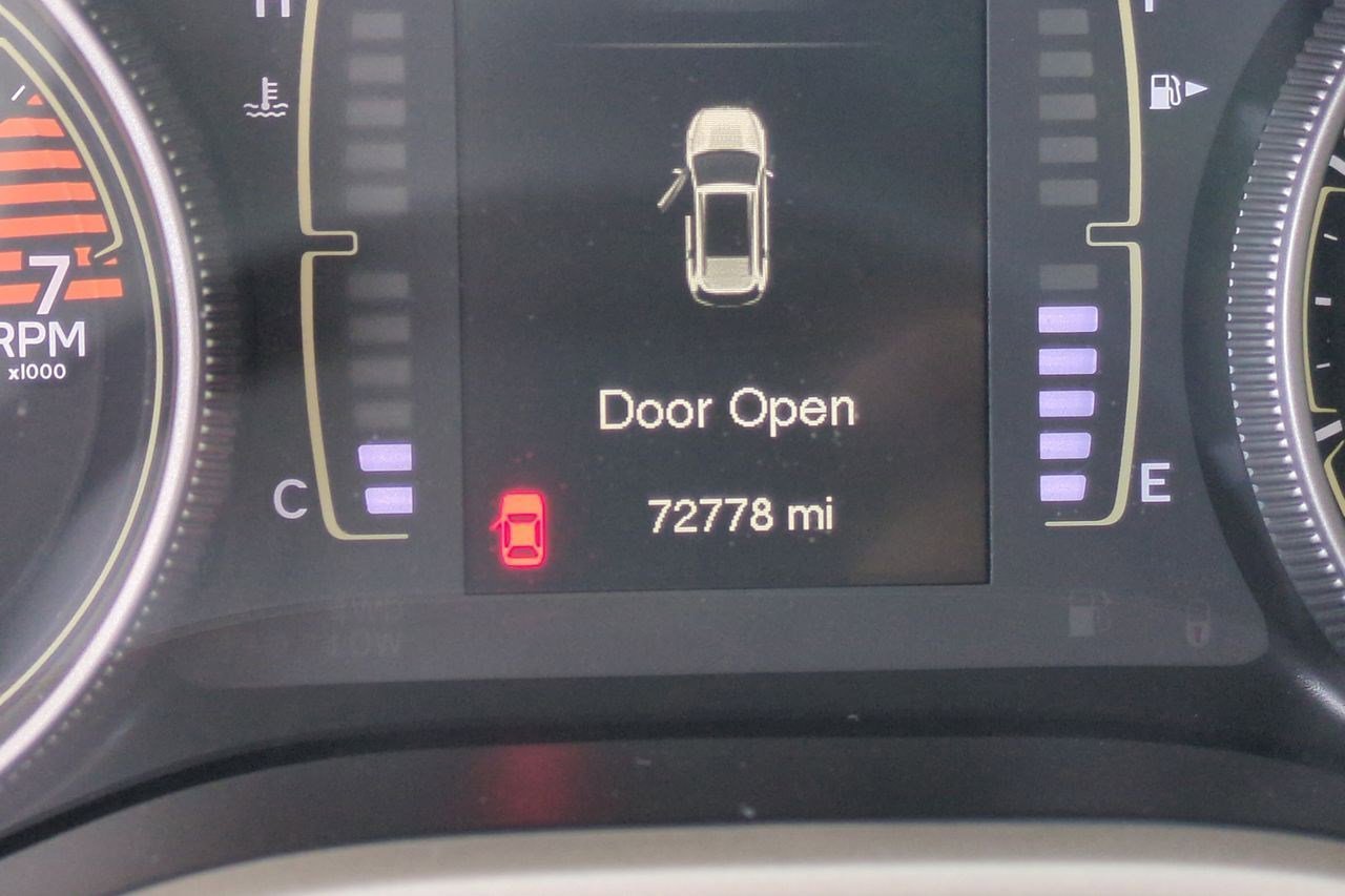 Used 2018 Jeep Cherokee Latitude w/ Altitude Package image 15