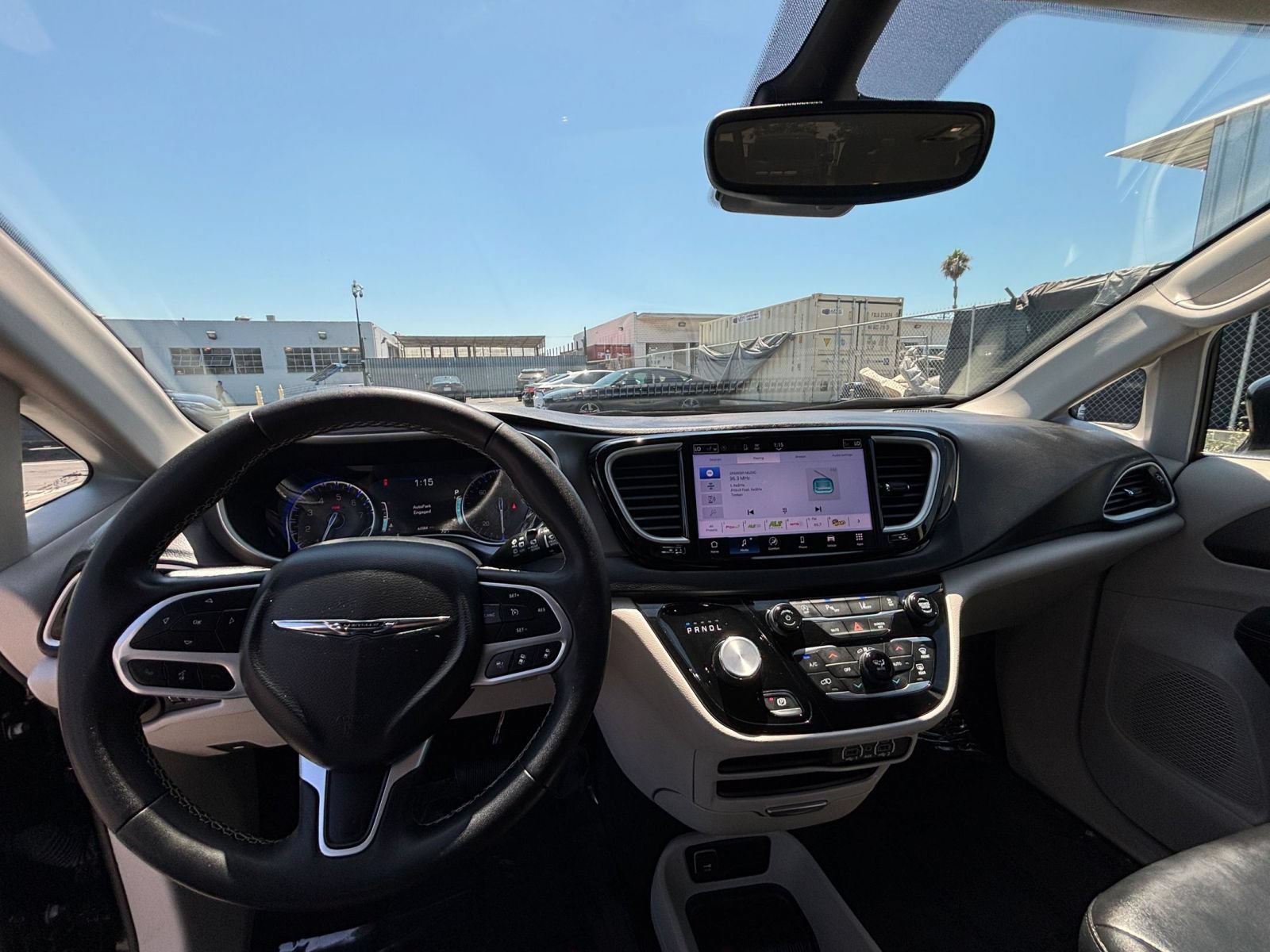 Used 2024 Chrysler Pacifica Touring-L FWD image 34