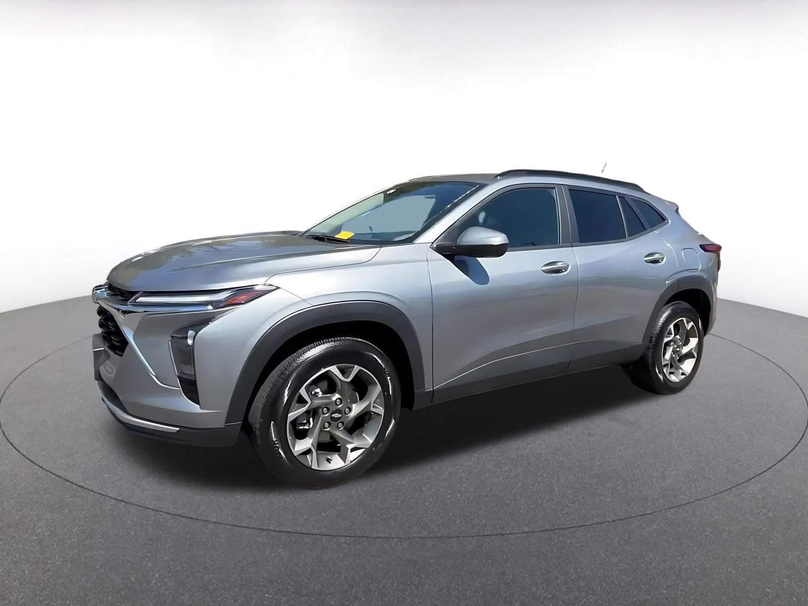 Used 2025 Chevrolet Trax LT w/ LT Convenience Package image 8