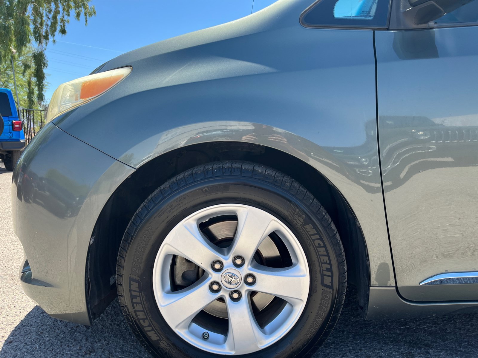 Used 2013 Toyota Sienna LE w/ Towing Pkg FWD image 10