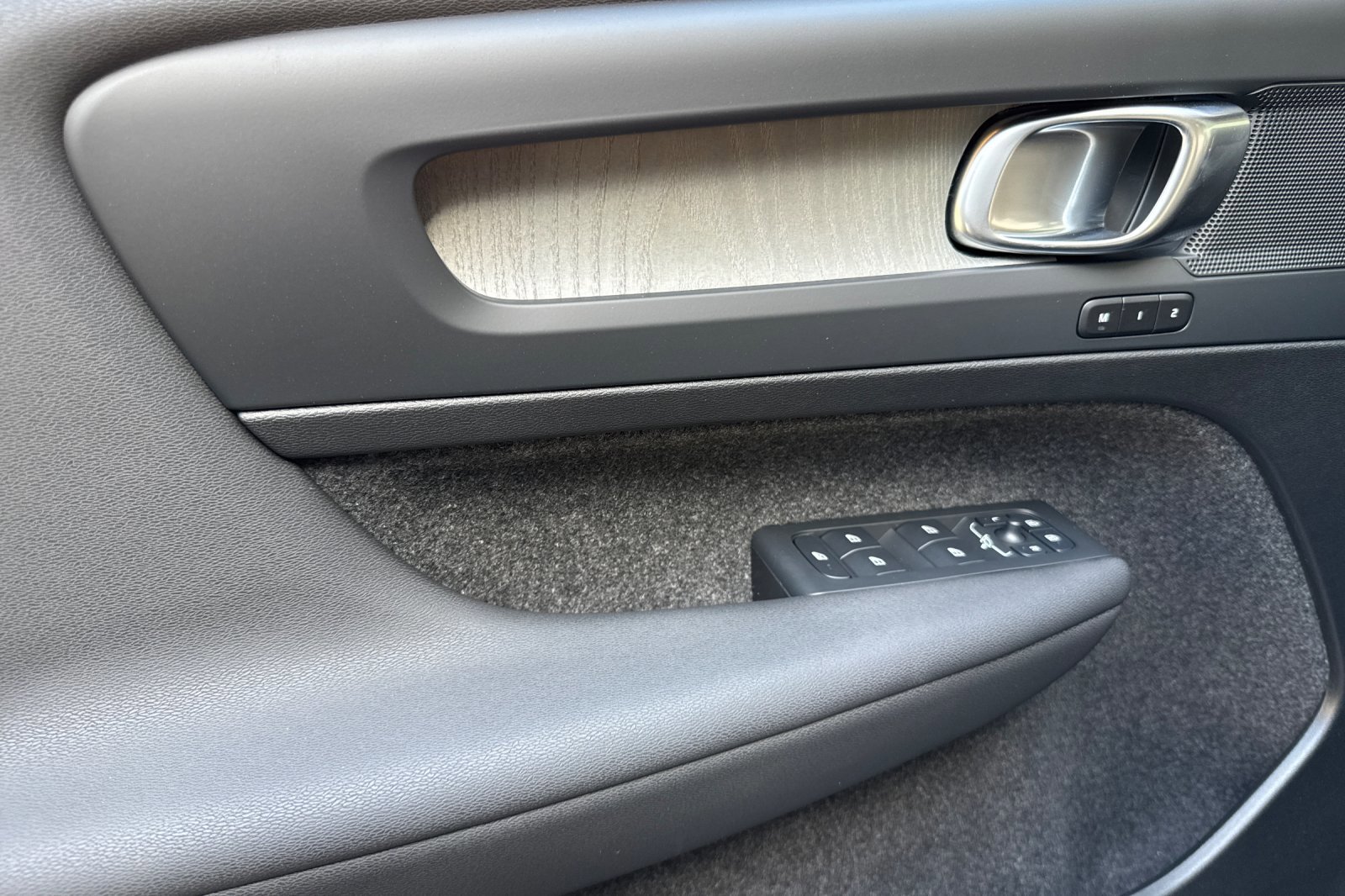 New 2025 Volvo XC40 B5 Core w/ Protection Package Premier image 9