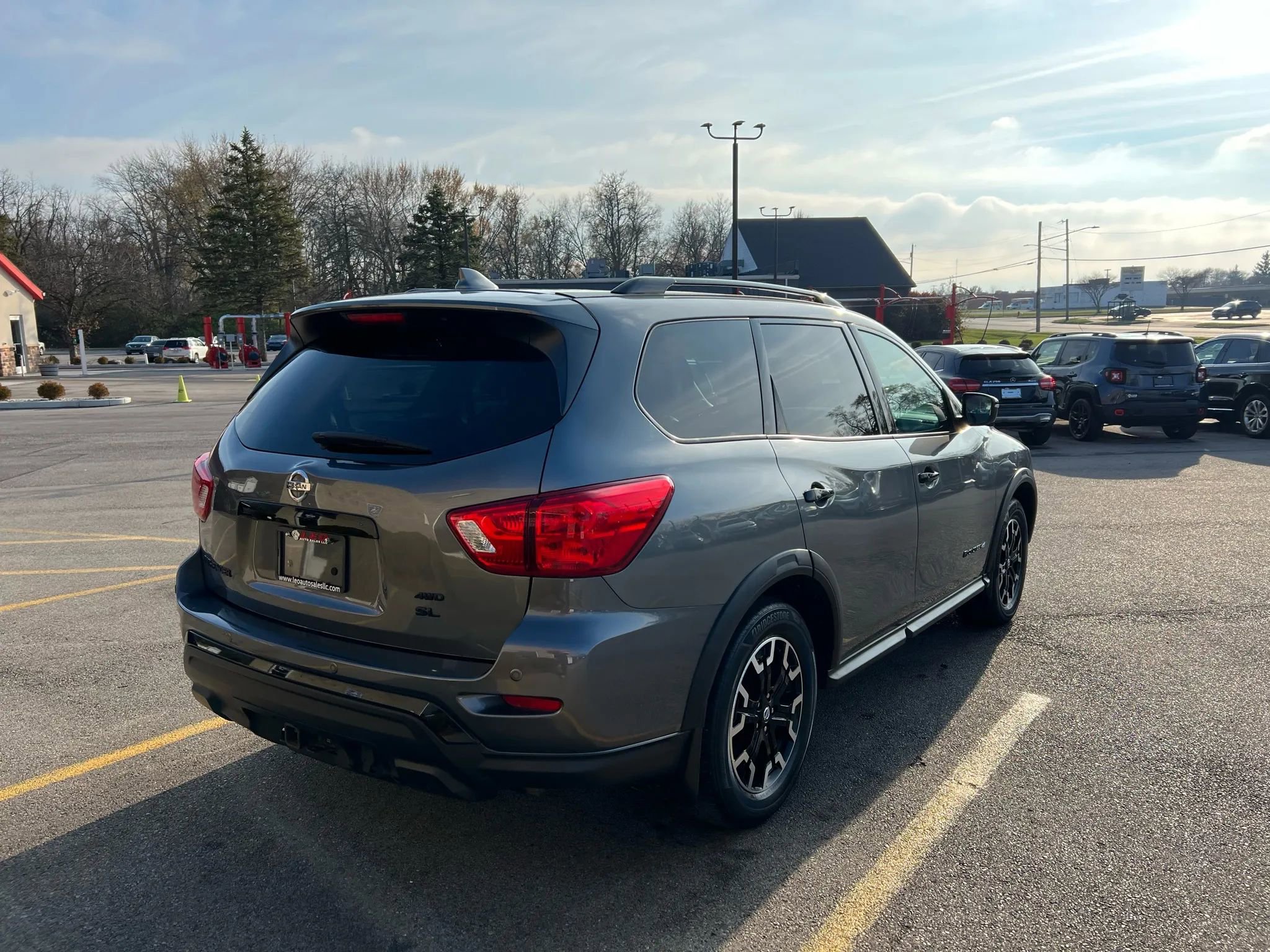 Used 2020 Nissan Pathfinder SL image 5