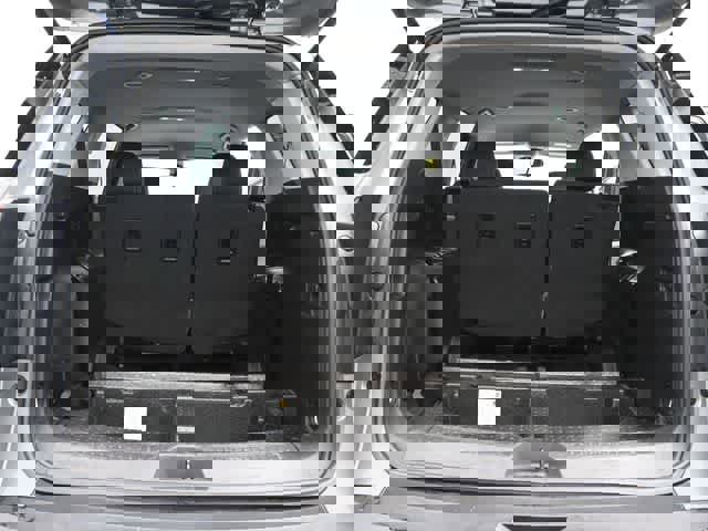 Used 2023 GMC Acadia SLE image 14