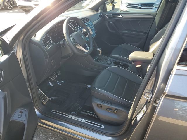 Certified 2024 Volkswagen Tiguan SEL R-Line image 18