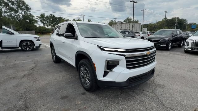 Used 2025 Chevrolet Traverse LT AWD/4WD image 2
