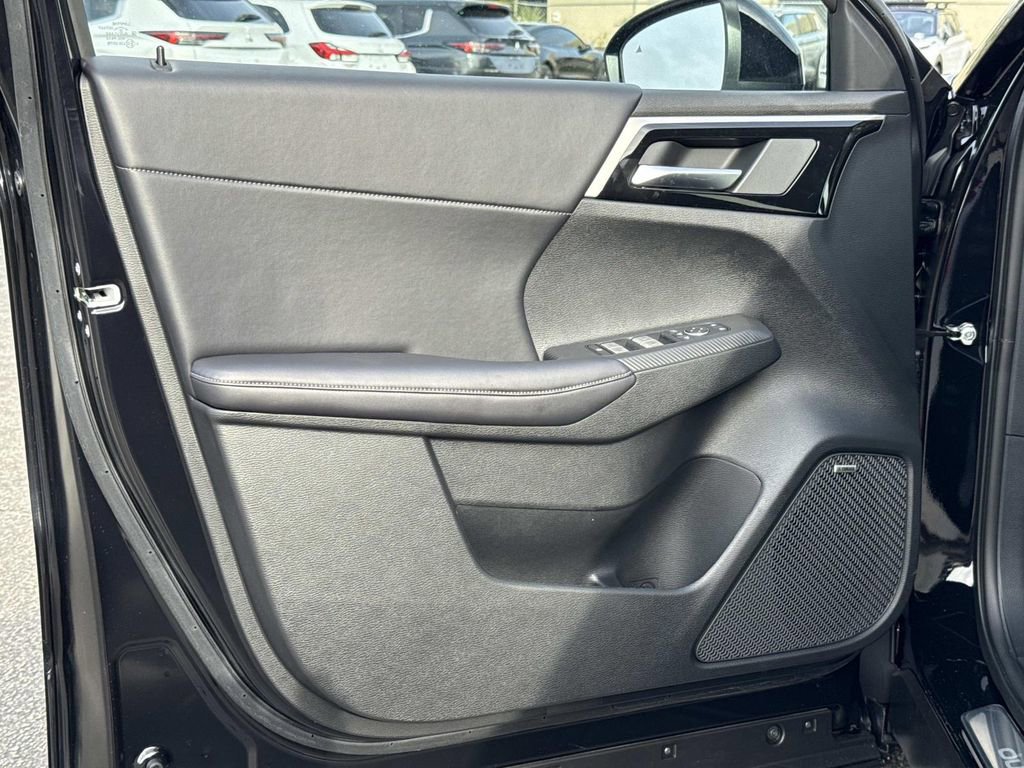 New 2026 Mitsubishi Outlander SE image 18