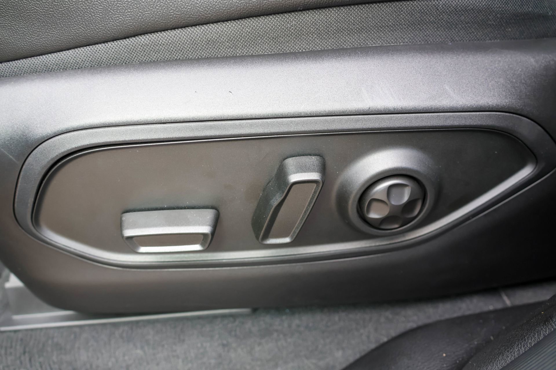 New 2025 Jeep Grand Cherokee Limited w/ Black Appearance Package image 7