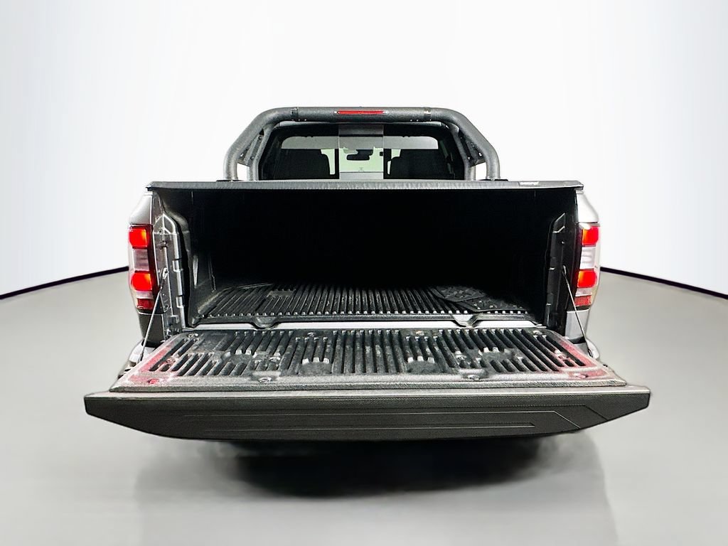 Used 2025 Nissan Frontier PRO-4X AWD/4WD image 32