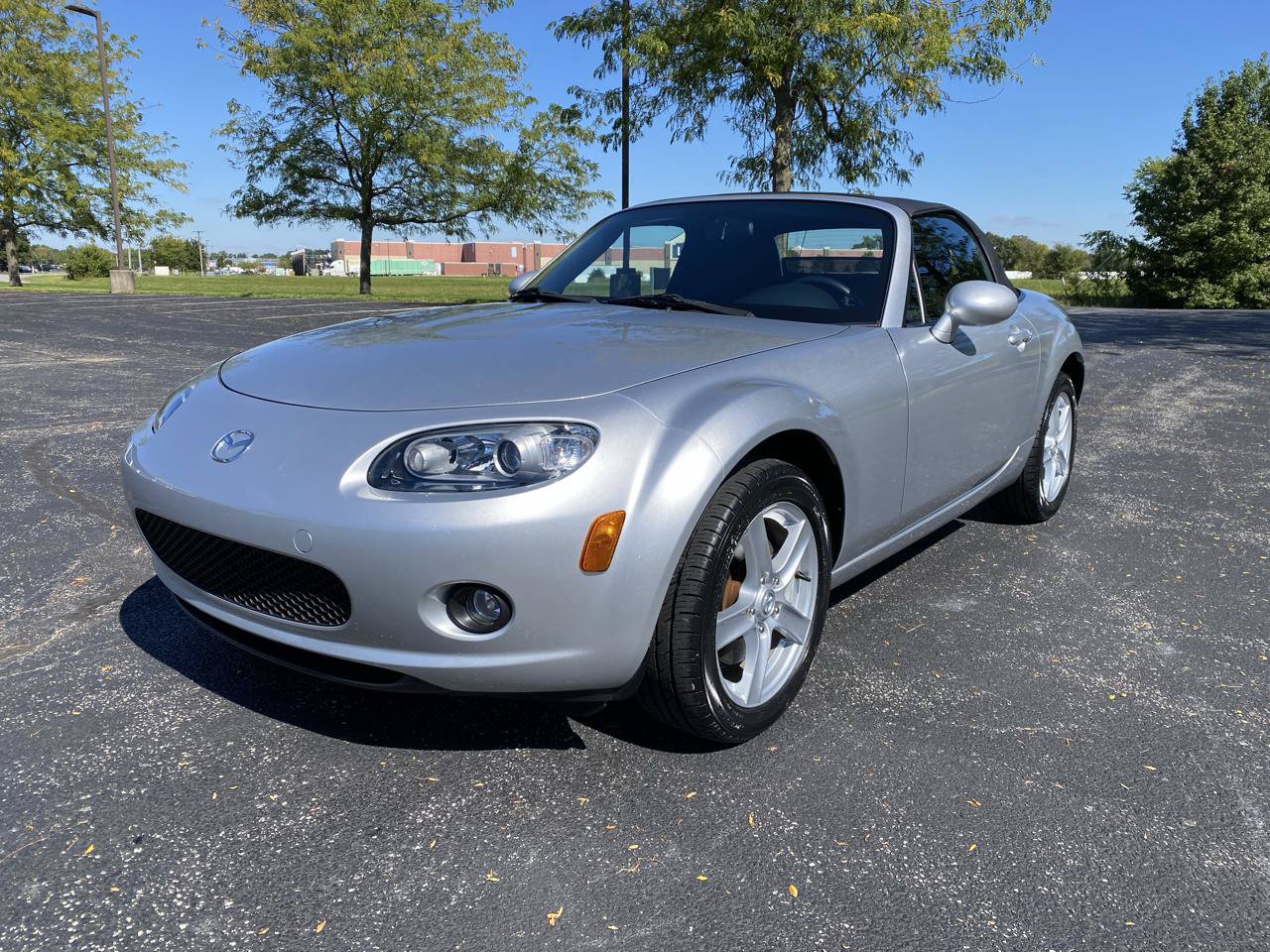 Used 2006 MAZDA MX-5 Miata Touring RWD image 2