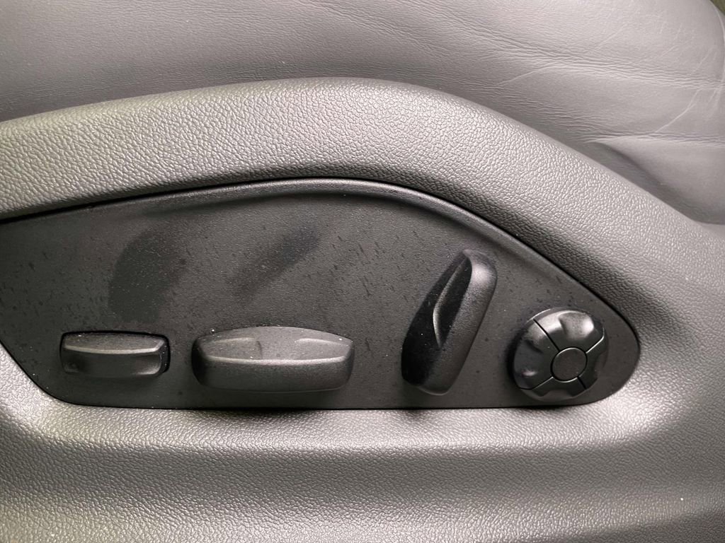 Certified 2023 Porsche Cayenne Platinum Edition AWD/4WD image 17