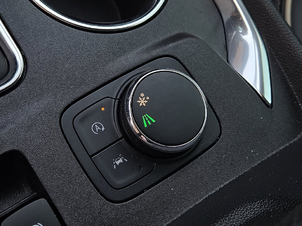 Used 2023 Chevrolet Traverse Premier FWD image 16