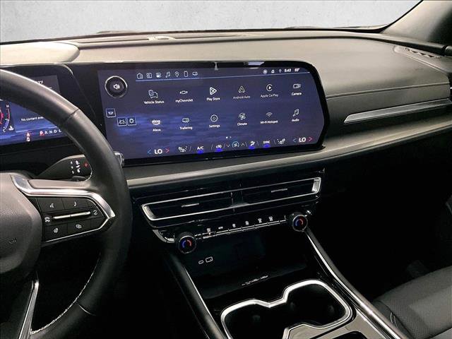 Used 2025 Chevrolet Traverse LT w/ Driver Confidence Package FWD image 8