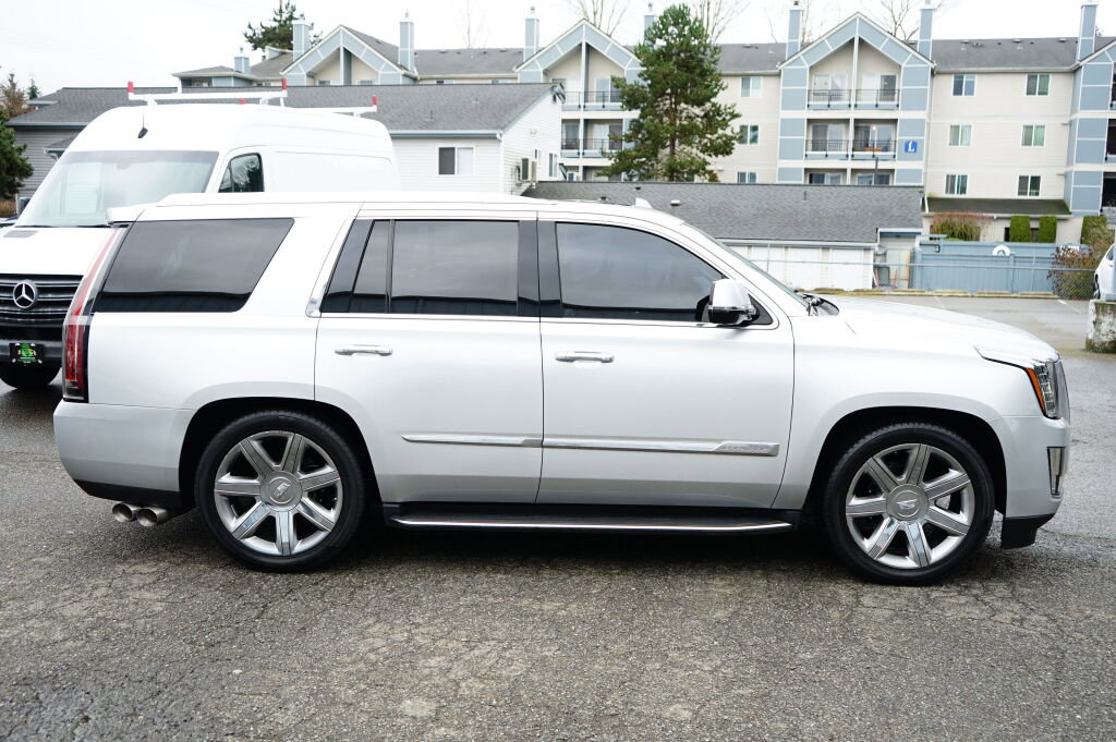 Used 2015 Cadillac Escalade Luxury image 6