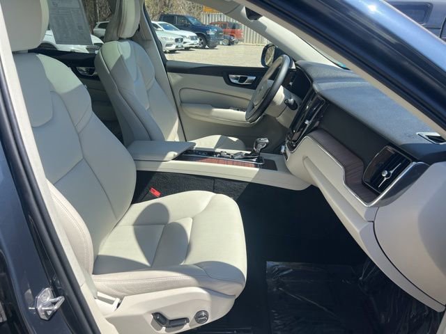 Used 2021 Volvo XC60 T5 Momentum w/ Advanced Package AWD/4WD image 17