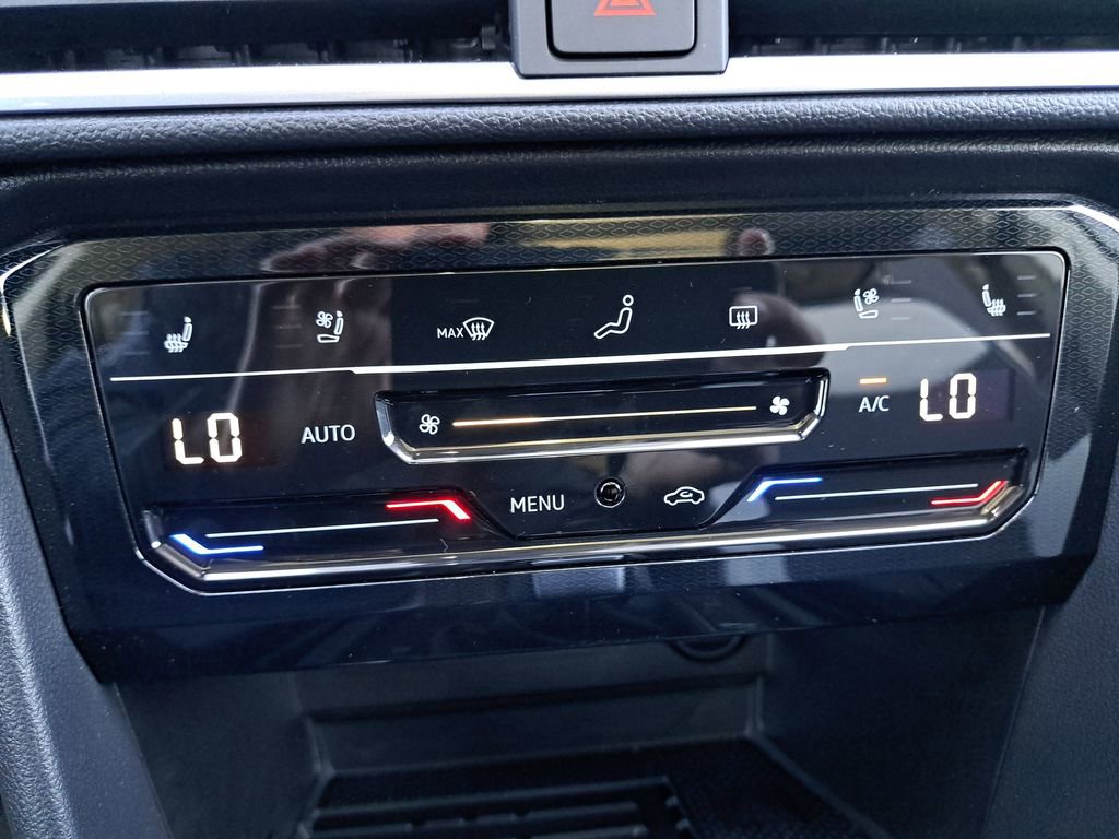 New 2025 Volkswagen Taos SEL image 23